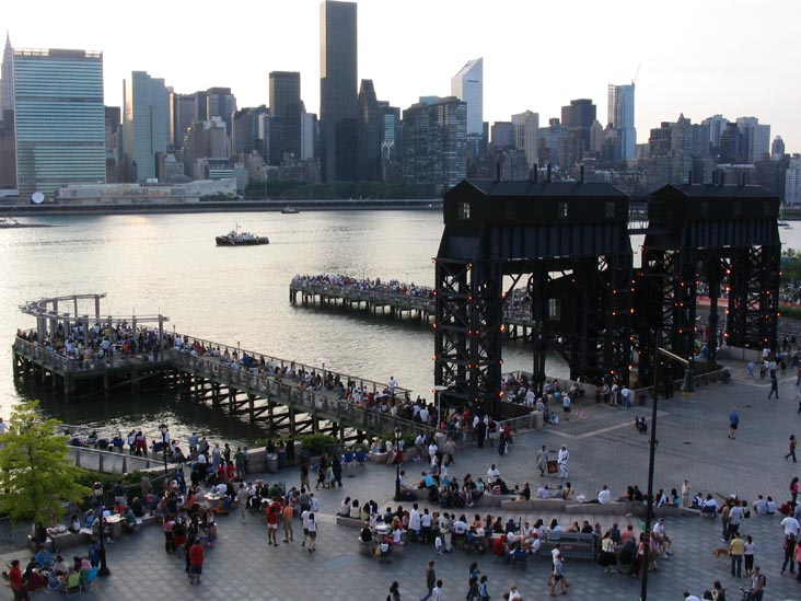 Crowd Arriving Early to Get a Good Seat, Gantry Plaza State Park, Macy's 4th of July Fireworks From Hunters Point, Long Island City, Queens, Sunday, July 4, 2004