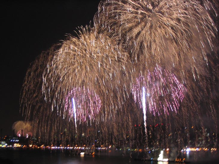 Macy's 4th of July Fireworks From Hunters Point, Long Island City, Queens, Sunday, July 4, 2004