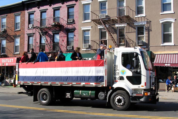 Photographers' Truck, New York City Marathon, Vernon Boulevard, Hunters Point, Long Island City, Queens, November 7, 2004