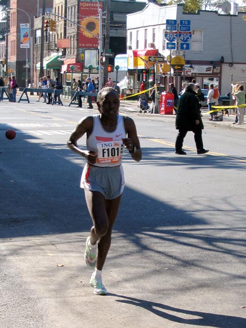 Elite Woman Runner, New York City Marathon, Vernon Boulevard, Hunters Point, Long Island City, Queens, November 7, 2004