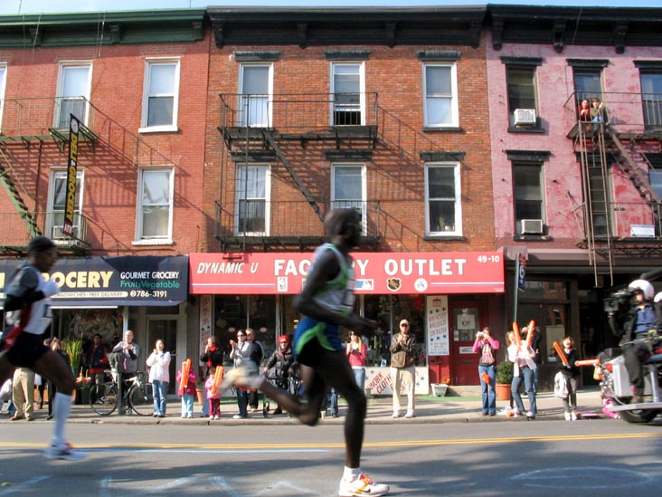 2006 New York City Marathon, Vernon Boulevard, Hunters Point, Long Island City, Queens, November 5, 2006, 11:16 a.m.