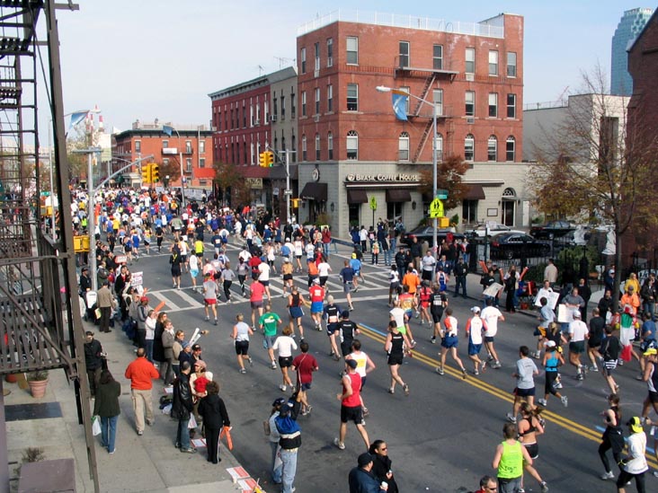 2006 New York City Marathon, Vernon Boulevard, Hunters Point, Long Island City, Queens, November 5, 2006, 12:02 p.m.