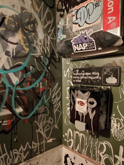 Employees Must Wash Hands, Ludlow Bar, 165 Ludlow Street, Lower East Side, Manhattan, December 7, 2021