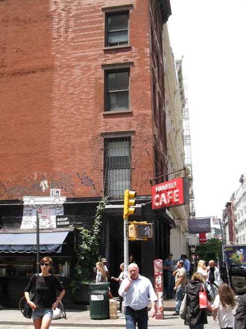 Fanelli's Cafe, 94 Prince Street at Mercer Street, SoHo, Lower Manhattan