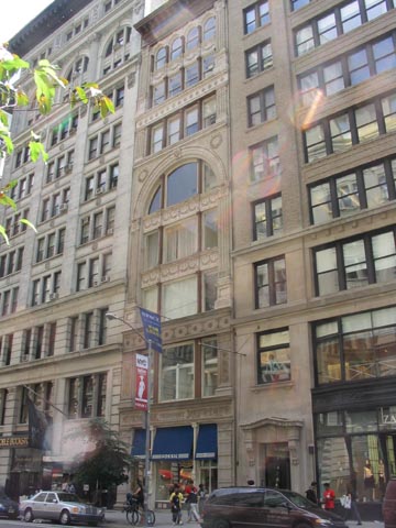 A Walk Down Fifth Avenue in Midtown Manhattan: 14th Street to 23rd Street