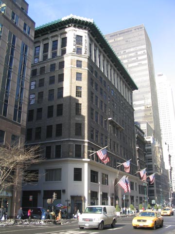 Fifth Avenue in Midtown Manhattan: 34th Street to 42nd Street