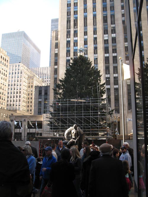 Rockefeller Center Christmas Tree, Rockefeller Center, Midtown Manhattan, November 25, 2011