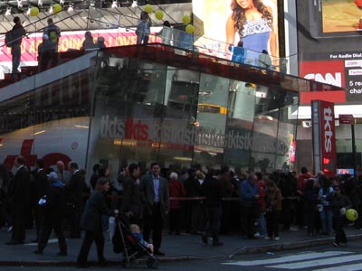 Iberia Airlines Yellow Balloons, TKTS Booth, Duffy Square, Times Square, Midtown Manhattan, October 13, 2010
