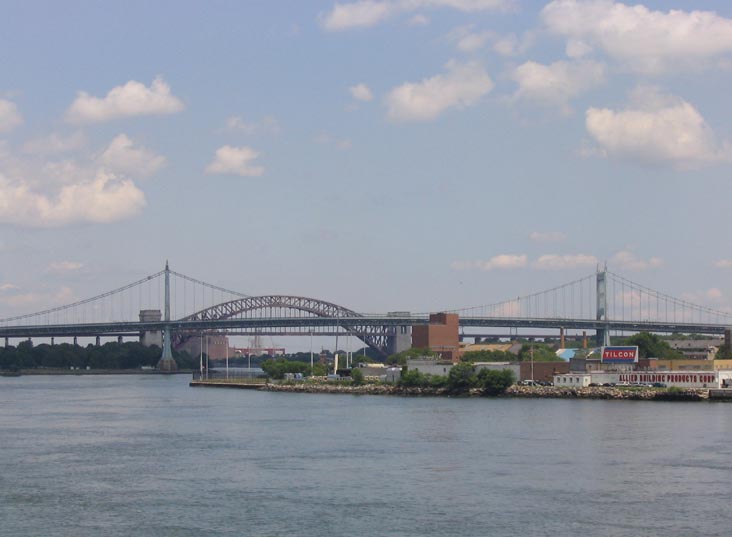 Triboro Bridge and Hell Gate Bridge, Carl Schurz Park, Upper East Side, Manhattan