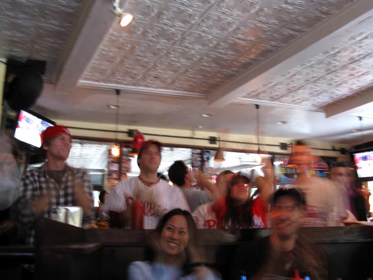 Wogie's Bar & Grill, 39 Greenwich Avenue, West Village, Manhattan, October 7, 2009