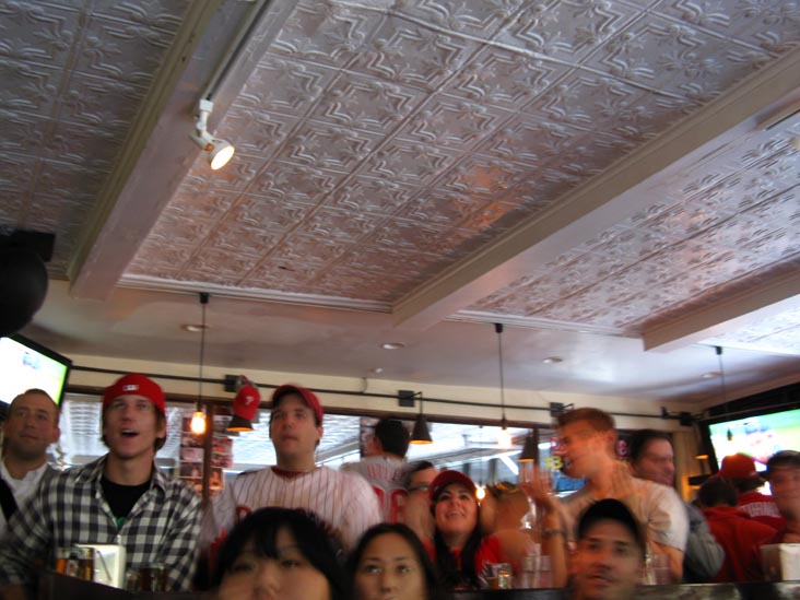 Wogie's Bar & Grill, 39 Greenwich Avenue, West Village, Manhattan, October 7, 2009