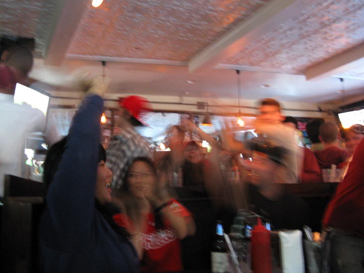 Wogie's Bar & Grill, 39 Greenwich Avenue, West Village, Manhattan, October 7, 2009