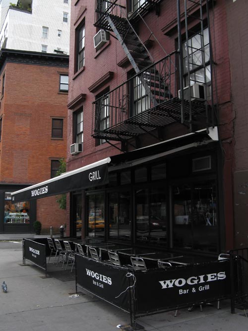 Wogie's Bar & Grill, 39 Greenwich Avenue, West Village, Manhattan, October 8, 2009