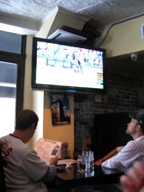 Wogie's Bar & Grill, 39 Greenwich Avenue, West Village, Manhattan, October 8, 2009