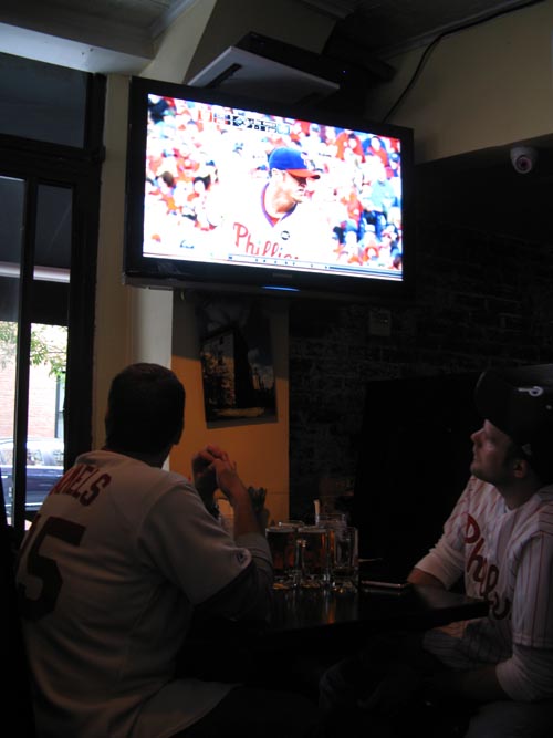 Wogie's Bar & Grill, 39 Greenwich Avenue, West Village, Manhattan, October 8, 2009