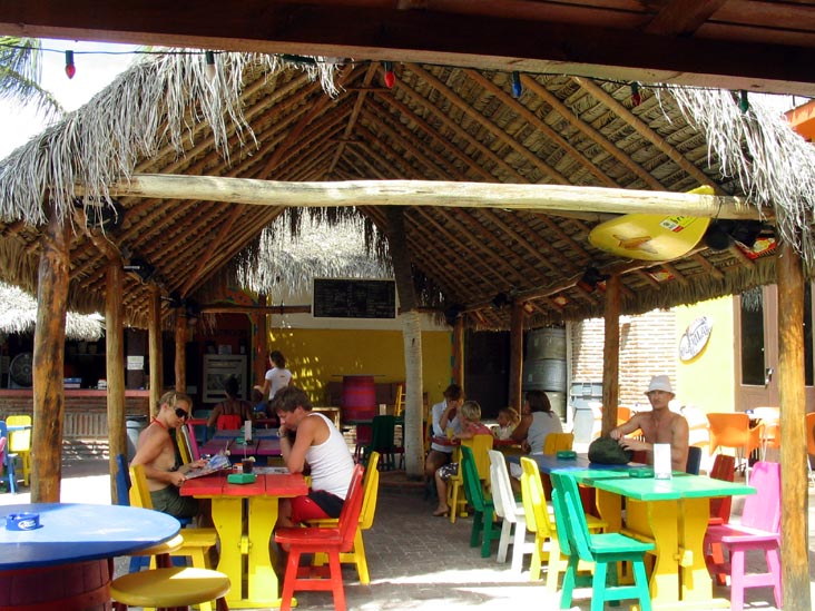 Havana Beach Bar, L.G. Smith Boulevard 1, Oranjestad, Aruba