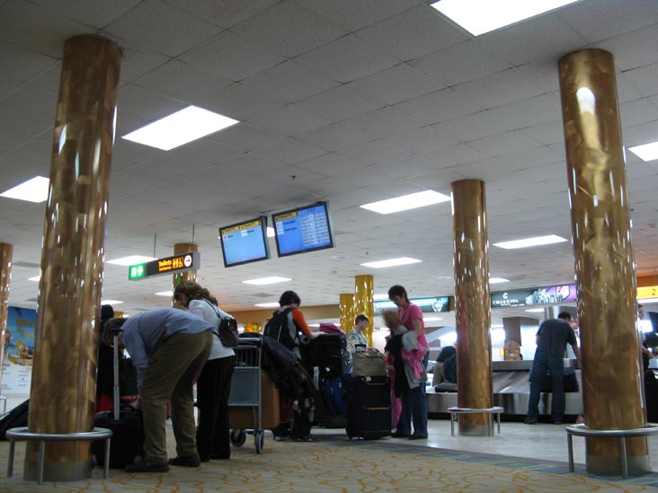 Baggage Claim, Queen Beatrix Airport/Aeropuerto Internacional Reina Beatrix, Aruba International Airport, Aruba