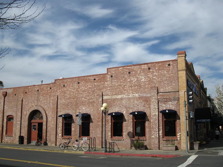 Hydro Bar and Grill, 1403 Lincoln Avenue, Calistoga, California