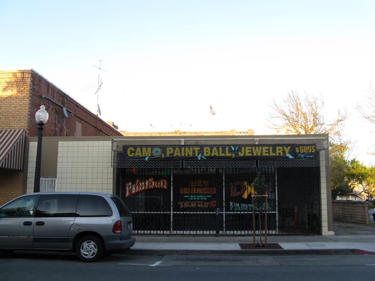 Darin's Gun Exchange, 950 Randolph Street, Napa, California