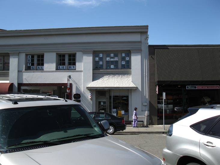 311-325 Center Street, Healdsburg, California