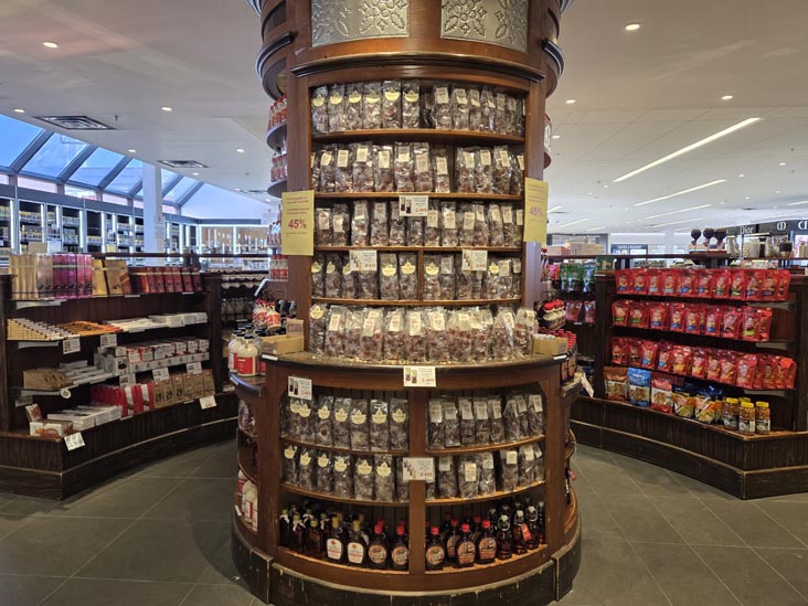 IGL Duty Free, Saint-Bernard-de-Lacolle, Qu&eacute;bec, Canada, April 8, 2026
