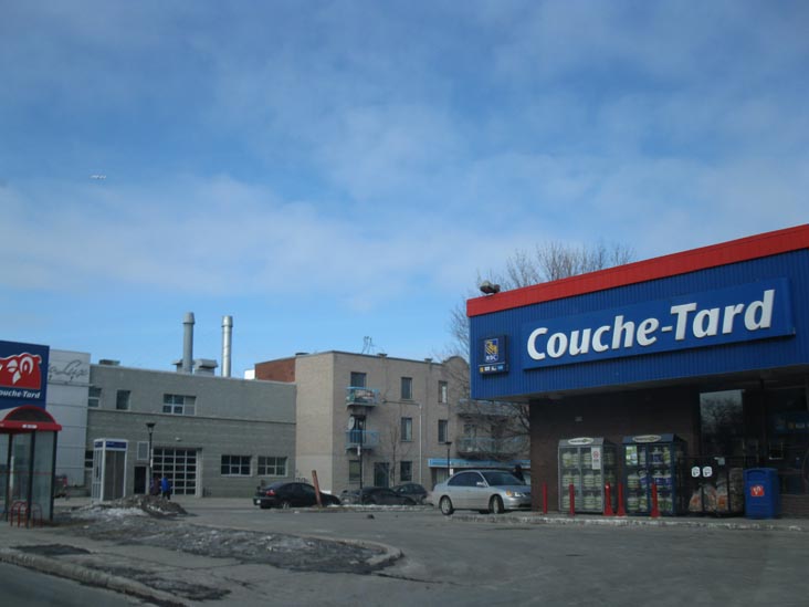 Couche-Tard D&eacute;panneur No 325, 8275 Boulevard Saint-Laurent, Montr&eacute;al, Canada, February 13, 2010