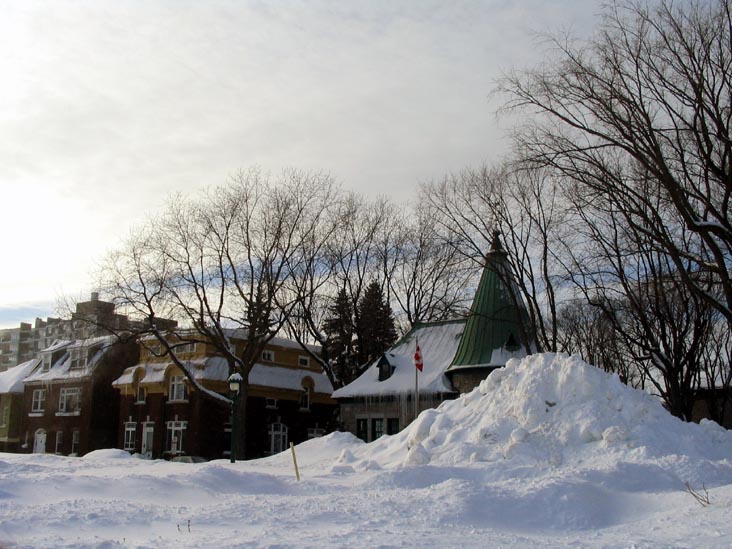 Sleigh Ride (Promenade en carriole), Place Desjardins, Carnaval de Québec (Quebec Winter Carnival), Québec City, Canada
