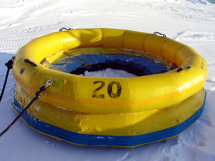 Tornade, Snow Rafting (Rafting sur neige), Place Desjardins, Carnaval de Québec (Quebec Winter Carnival), Québec City, Canada
