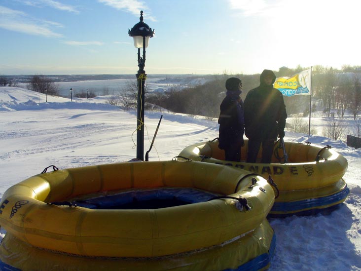 Tornade, Snow Rafting (Rafting sur neige), Place Desjardins, Carnaval de Québec (Quebec Winter Carnival), Québec City, Canada