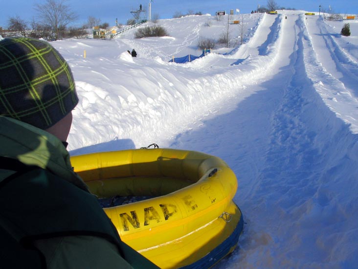 Tornade, Snow Rafting (Rafting sur neige), Place Desjardins, Carnaval de Québec (Quebec Winter Carnival), Québec City, Canada