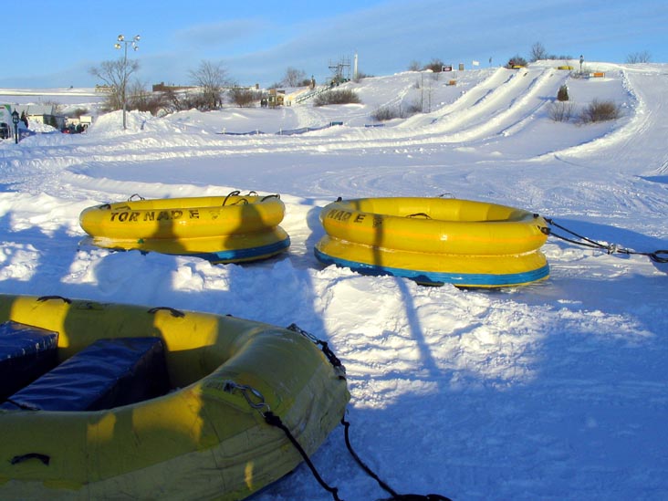 Snow Rafting (Rafting sur neige), Place Desjardins, Carnaval de Québec (Quebec Winter Carnival), Québec City, Canada
