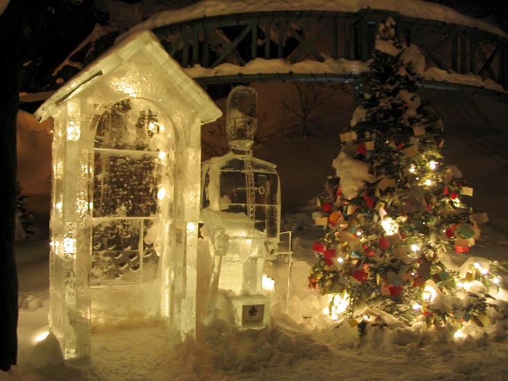 Ice Sculpture, Rue du Petit-Champlain, Quartier Petit Champlain, Québec City, Canada