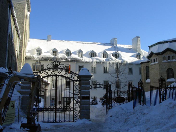 Place de l'Hôtel de Ville, Québec City, Canada