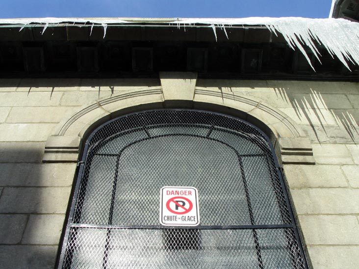 Notre Dame de Québec, Place de l'Hôtel de Ville, Québec City, Canada