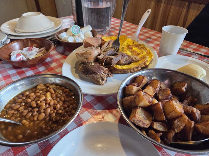 Jambon sur os Braisé à l'Érable, Omelette Soufflée, Patates Rissolées and Fèves au Lard Mijotées à l'Érable, Cabane à Sucre Constantin Grégoire, Saint-Esprit, Canada, April 7, 2026