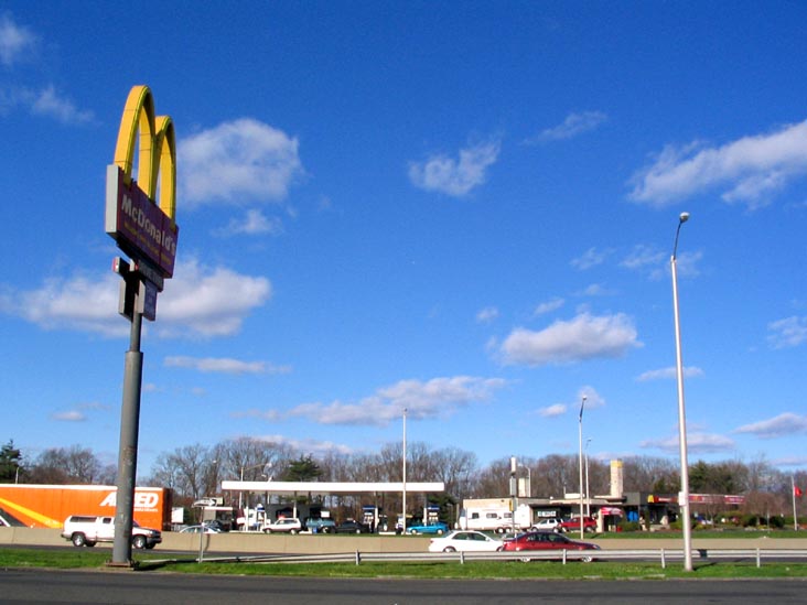 Interstate 95 Northbound Service Plaza, Fairfield, Connecticut, December 2, 2006