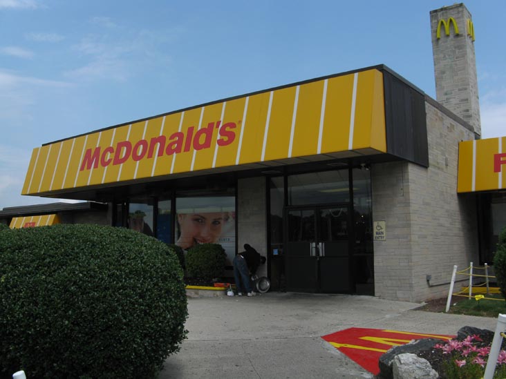 Interstate 95 Northbound Service Plaza, Fairfield, Connecticut, July 2, 2009