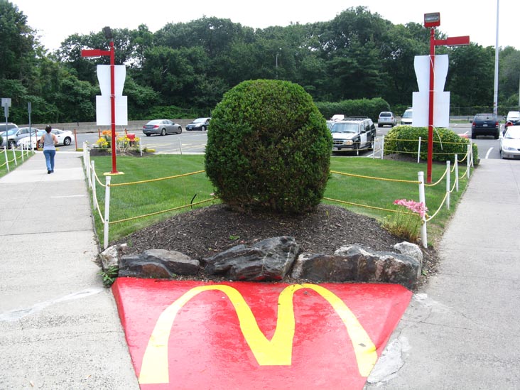 Interstate 95 Northbound Service Plaza, Fairfield, Connecticut, July 2, 2009