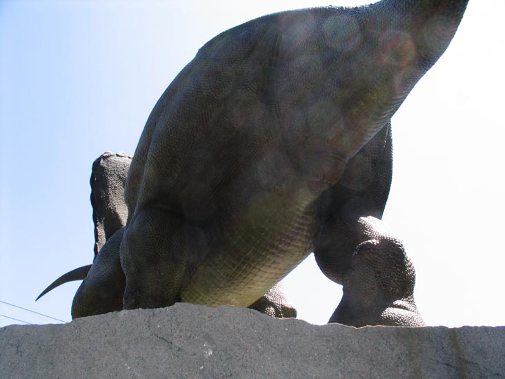 Torosaurus Latus Sculpture, Yale Peabody Museum, 170 Whitney Avenue, New Haven, Connecticut, July 14, 2006