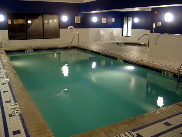 Swimming Pool, Holiday Inn, 269 North Frontage Road, New London, Connecticut