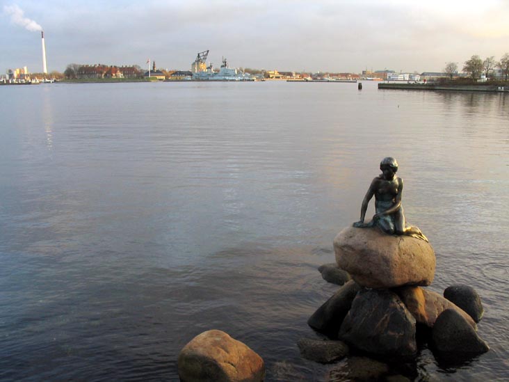 The Little Mermaid (Den Lille Havfrue), Langelinie, Copenhagen, Denmark