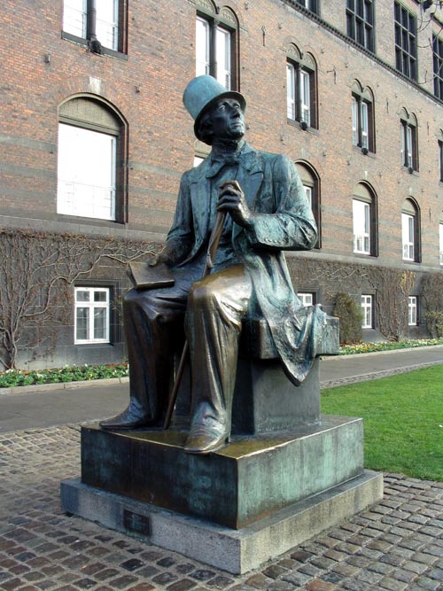 Hans Christian Andersen Statue, Rådhuspladsen (City Hall Square), Copenhagen, Denmark