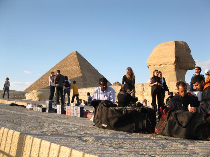 Great Sphinx of Giza and Great Pyramid of Giza/Pyramid of Khufu, Giza Pyramid Complex, Cairo, Egypt