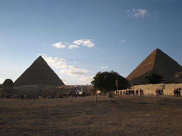 Great Sphinx of Giza, Pyramid of Khafre and Great Pyramid of Giza/Pyramid of Khufu, Giza Pyramid Complex, Cairo, Egypt