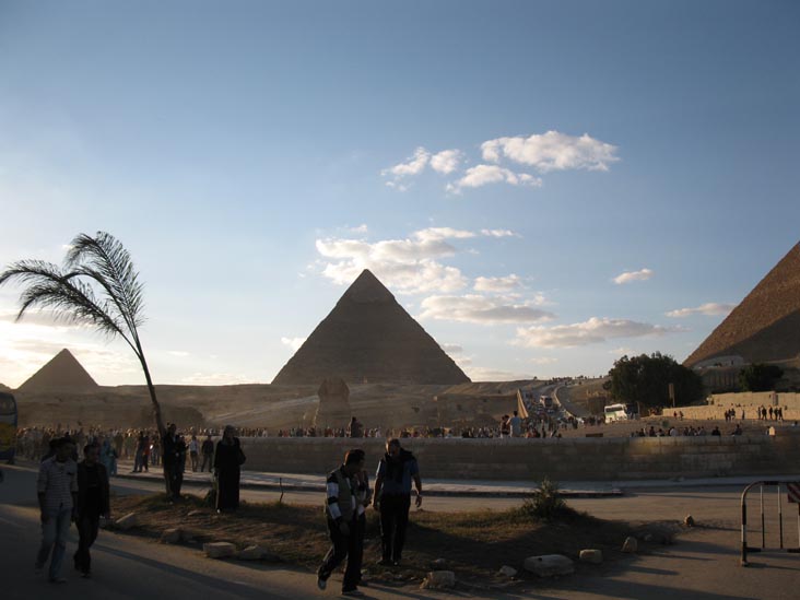 Pyramid of Menkaure, Great Sphinx of Giza, Pyramid of Khafre and Great Pyramid of Giza, Giza Pyramid Complex, Cairo, Egypt