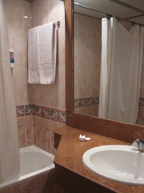 Room 403, Pyramisa Isis Hotel & Suites Luxor, Khaled Ibn El Waild Street, Luxor, Egypt