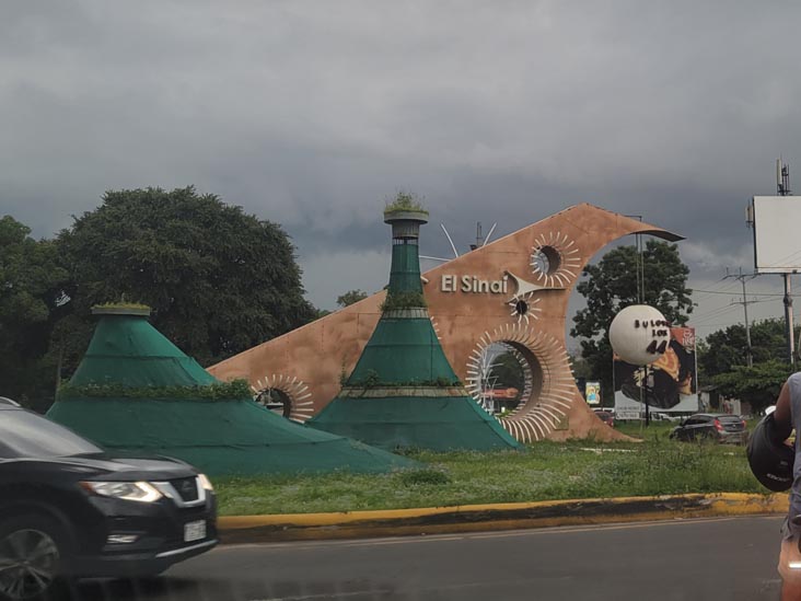 Redondel Bulevar Los 44, Santa Ana, El Salvador, August 10, 2024