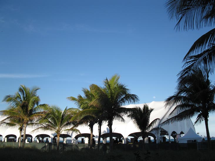 Bubble Q Tent, South Beach Wine & Food Festival, South Beach, Miami, Florida, February 26, 2010