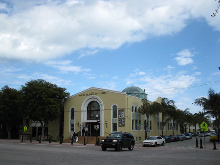 Washington Avenue and 3rd Street, NE Corner, South Beach, Miami, Florida