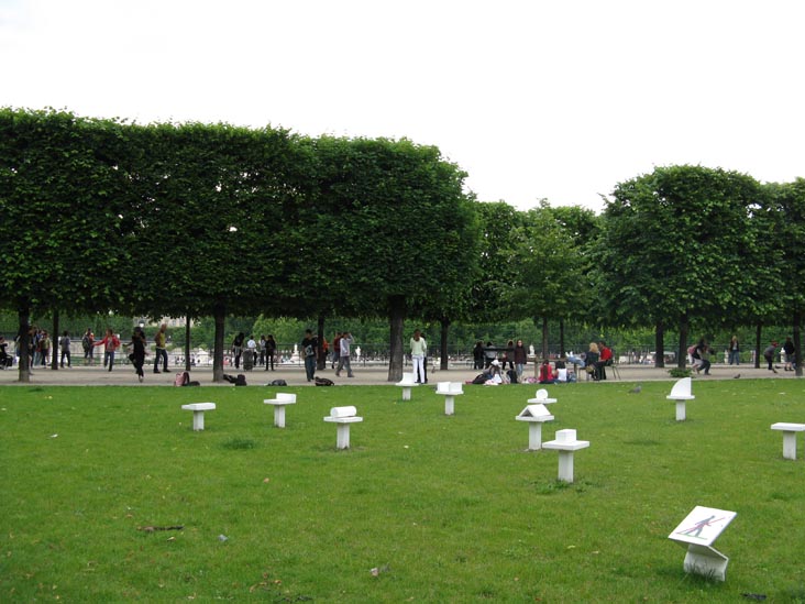 Outside Musée de l'Orangerie, Jardin des Tuileries/Tuileries Gardens, Paris, France
